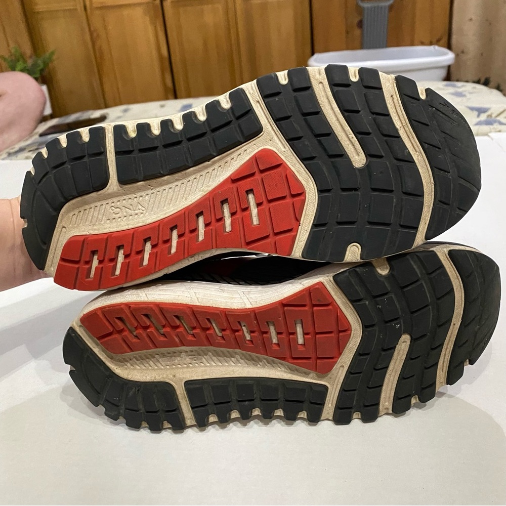 ๐Brooks, Men Size 8.5, The Beast โ20 Running Shoes - Picture 15 of 17